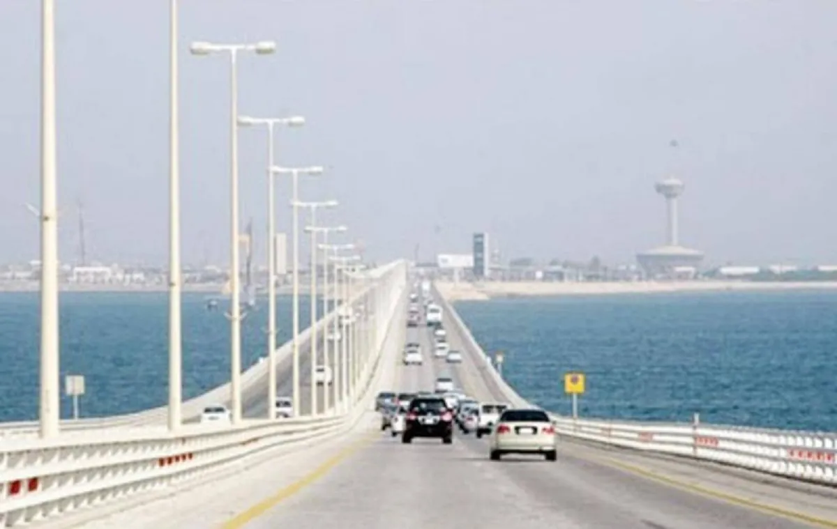 هل يمكن عبور السائق بمفرده على جسر الملك فهد دون المرافق؟