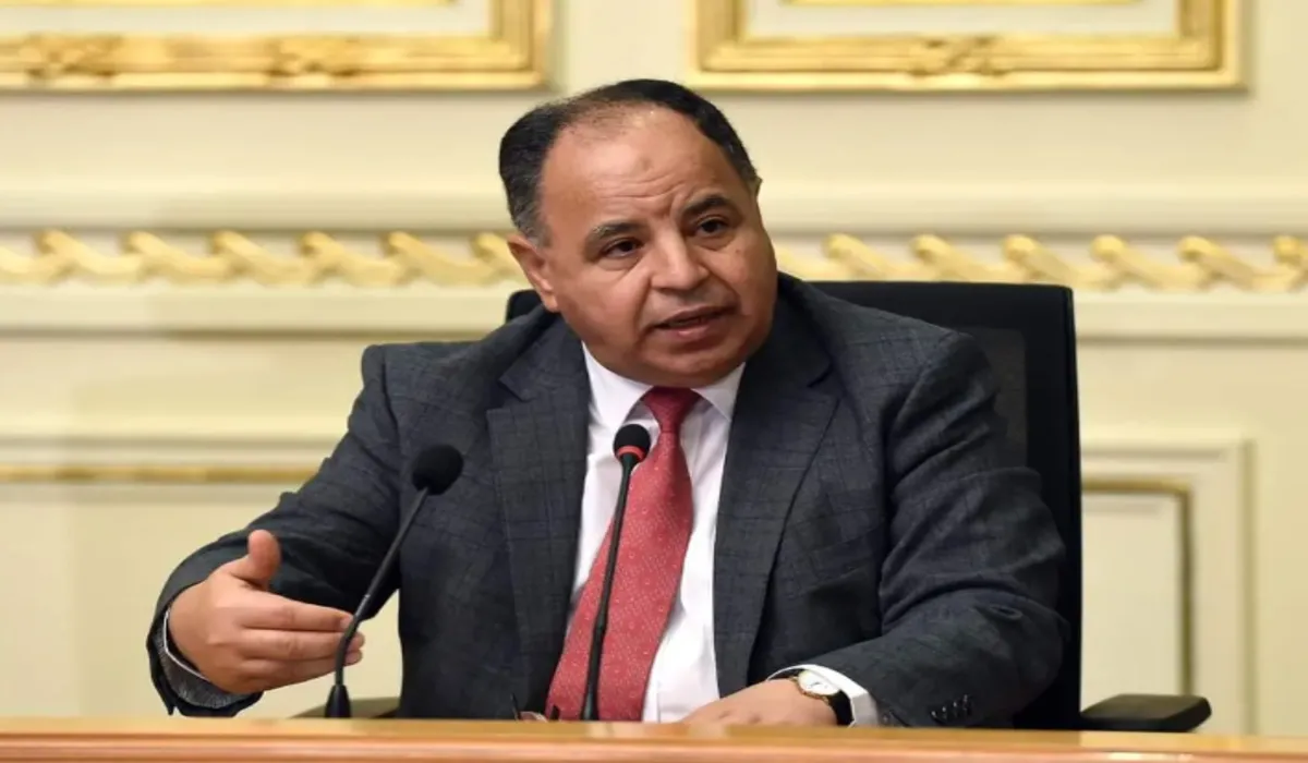 عاجل .. مجلس الوزراء يوافق على تمديد العمل في مبادرة استيراد المصريين للسيارات بالخارج