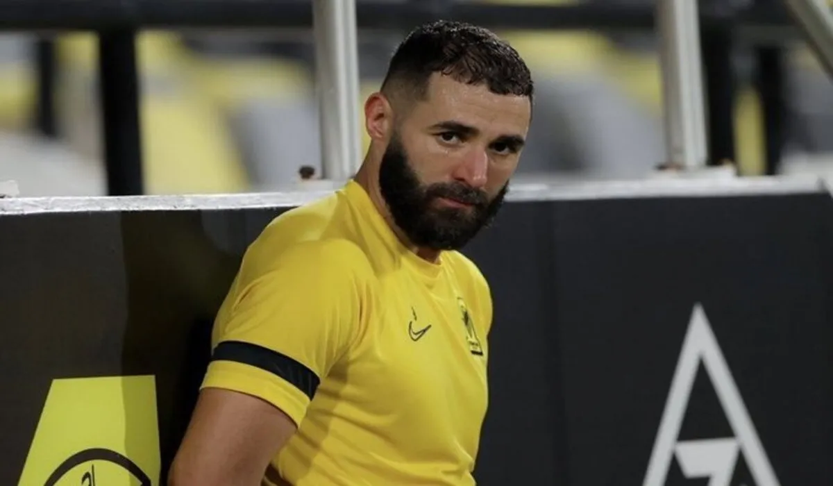تفاصيل الهجوم الإعلامي على الفرنسي كريم بنزيما .. كان مستهترًا وعليه الاعتزال فورًا