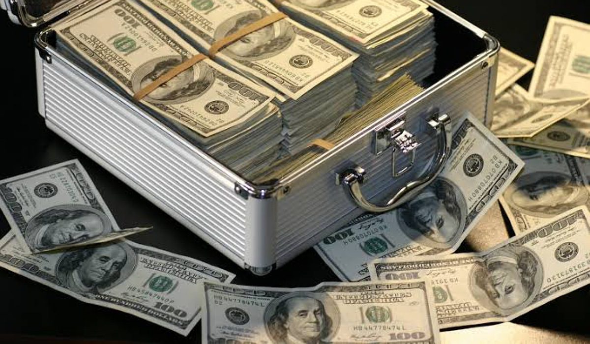 ارتفاع سعر الدولار أمام الجنيه في البنوك المصرية اليوم الأحد 3 ديسمبر 2023
