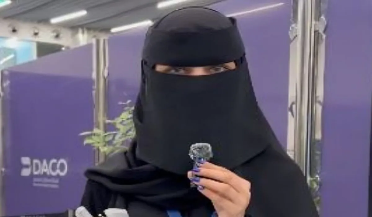 “ابتكارات صحية” .. الطالبة السعودية شهد العماني تخترع عصا ونظارة ذكية لمساعدة المكفوفين 2024