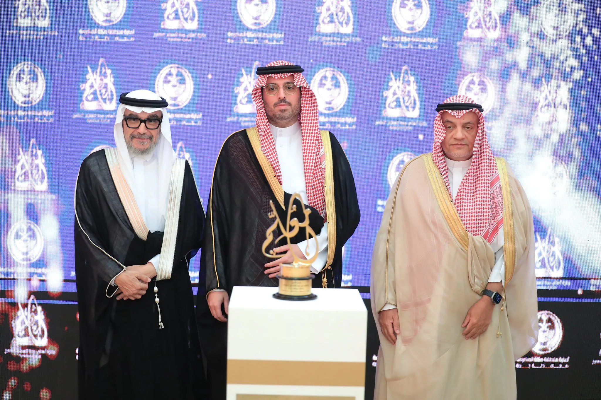 “النسخة العاشرة” .. محافظ جدة يوضح تفاصيل جائزة المعلم المتميز 2024 تحت شعار استدامة الأثر