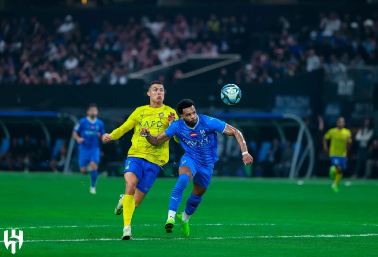 الانتقادات تطارد رونالدو بعد هجومه على حكمة ديربي الرياض بين الهلال والنصر