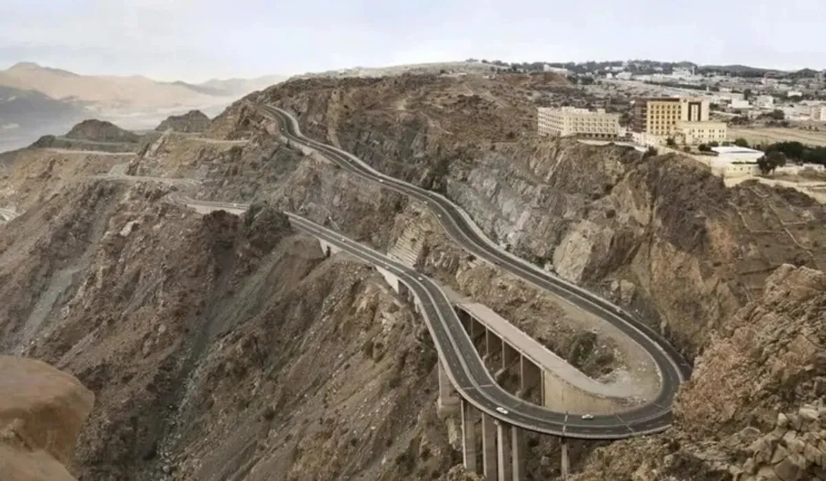 غدًا الأحد .. محافظة الطائف تُعلن تفاصيل إغلاق طريق عقبة الهدا ومواعيد عودة الطريق للعمل من جديد