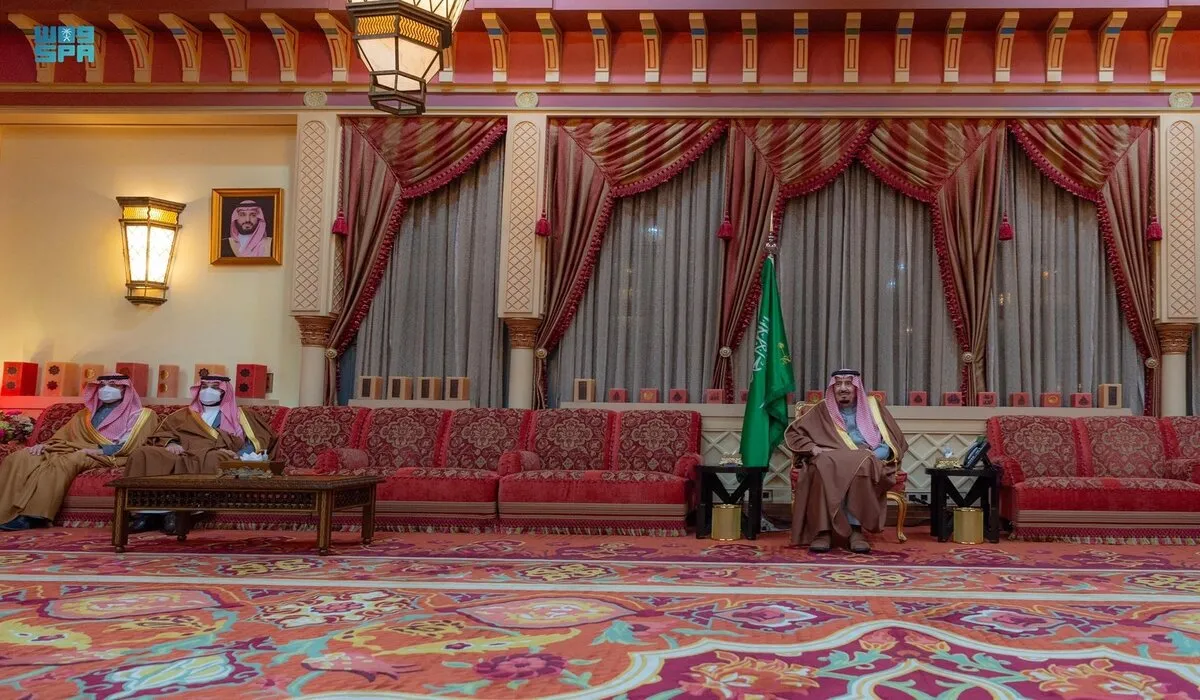 أمام خادم الحرمين وولي العهد .. الأمراء يؤدون القسم عقب صدور الأوامر الملكية الجديدة بتعيينهم اليوم الأربعاء