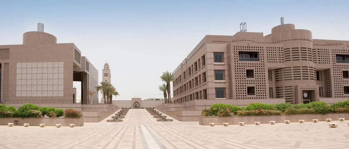 جامعة الملك عبدالعزيز تُعلن عن برامج الدراسات العليا لعام 1446هـ مع شروط القبول