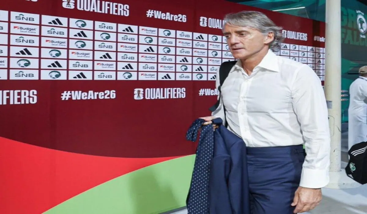 “الهروب” .. حقيقة رحيل روبرتو مانشيني عن المنتخب السعودي بعد الانسحاب من الملعب