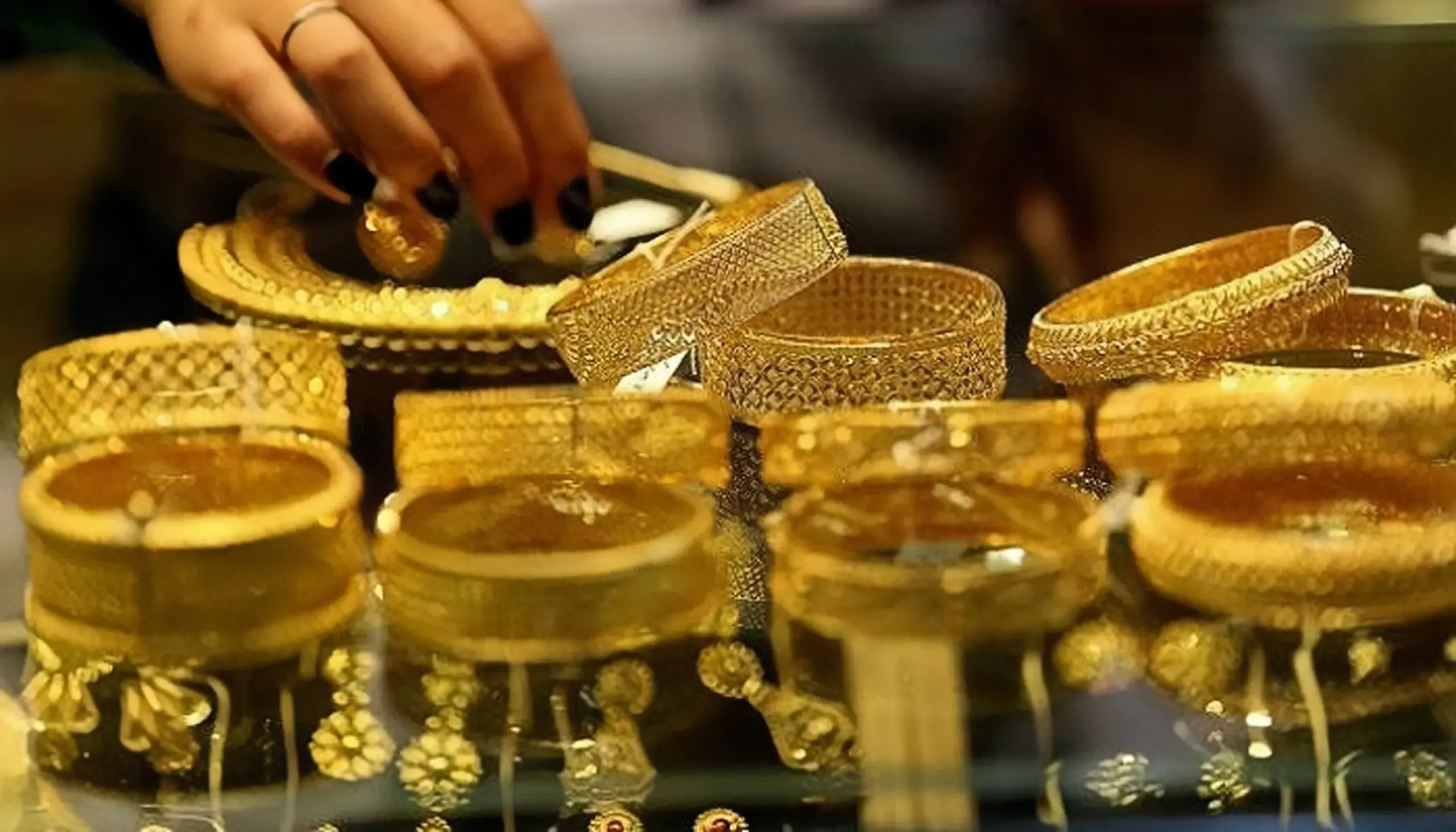 ارتفاع طفيف .. سعر جرام الذهب عيار 21 سعر الذهب اليوم الإثنين 18 ديسمبر 2023