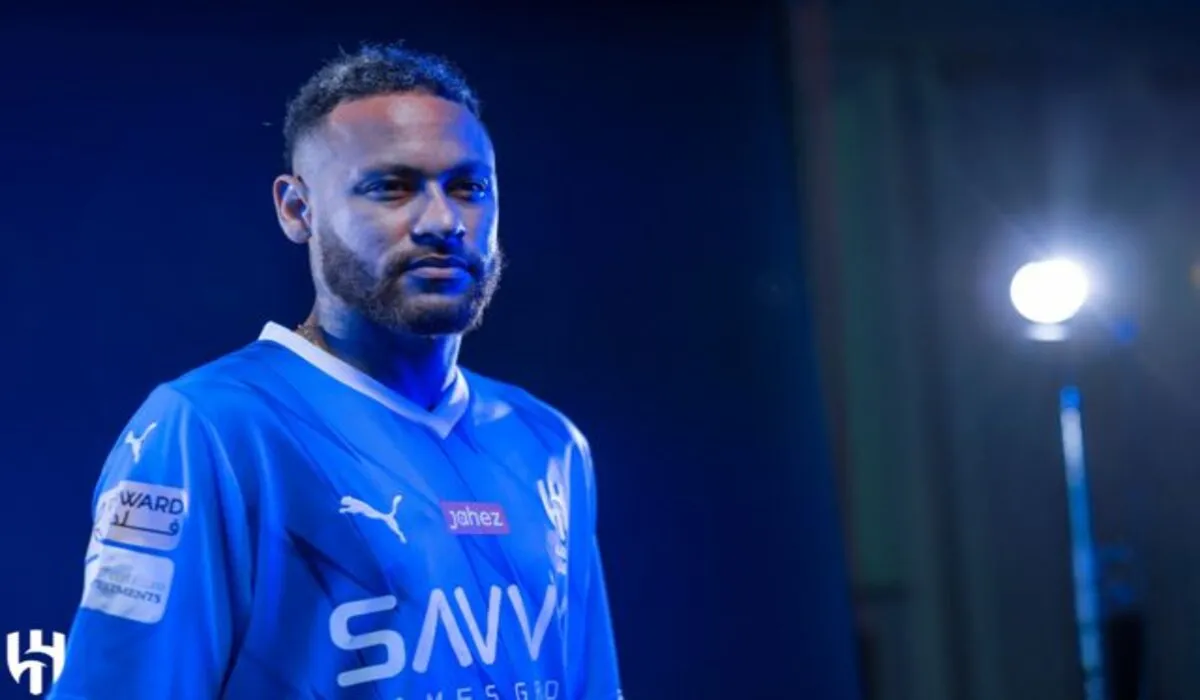 البرازيلي نيمار دا سيلفا نجم الهلال يثير الجدل بعد ظهوره بوزن زائد في عيد ميلاد روماريو