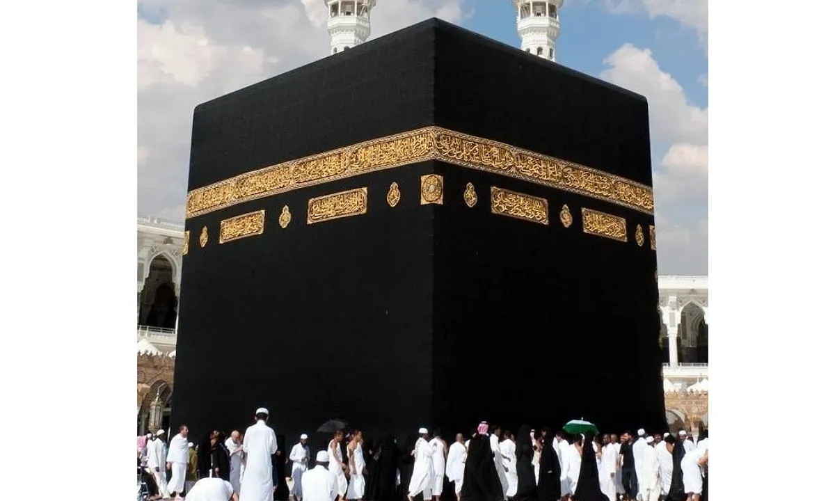 تنبيه هام .. منع دخول حقائب السفر وجوالين المياة والأكل غير المصرح به للمسجد الحرام 