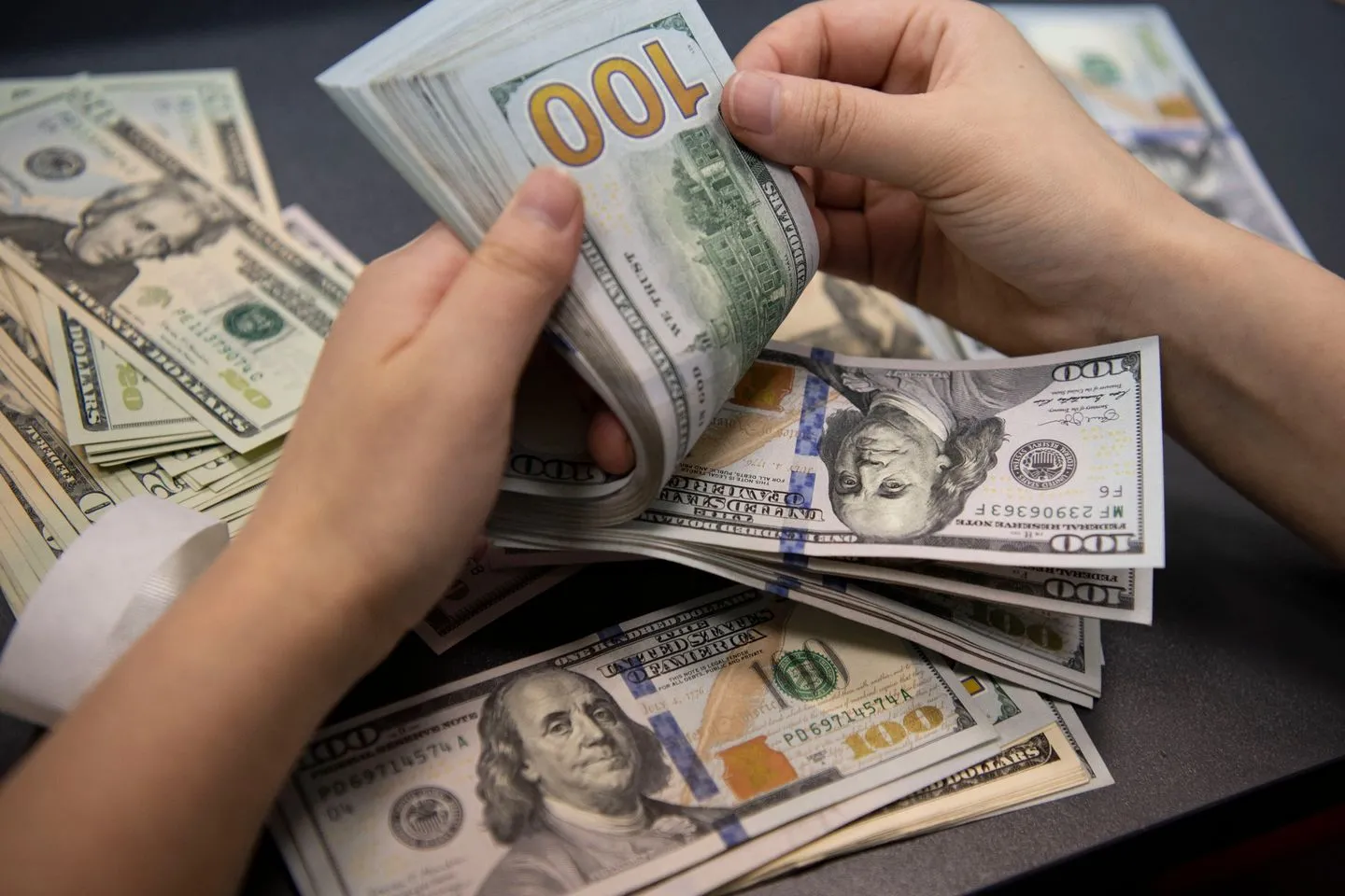 سعر الدولار اليوم في العراق السبت 10 فبراير 2024 بختام التعاملات بسوق العملة