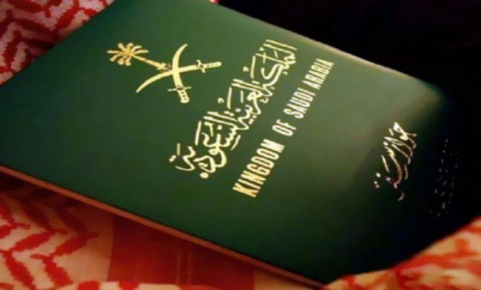 ما هي آلية تجديد الإقامة عبر مقيم وإصدار رخصة عمل؟ .. المنصة تُجيب