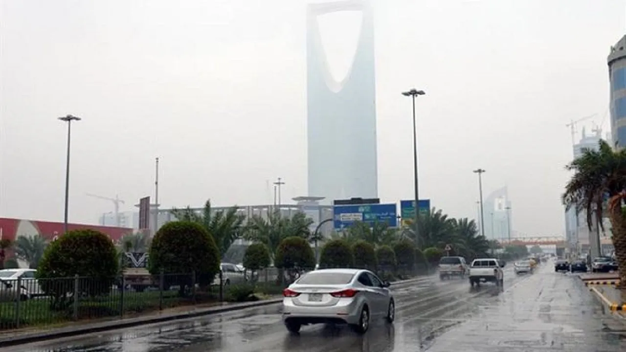 الأرصاد تعلن عن توقعات حالة الطقس الآن سقوط الأمطار مع تكون الضباب حتي هذه الساعة