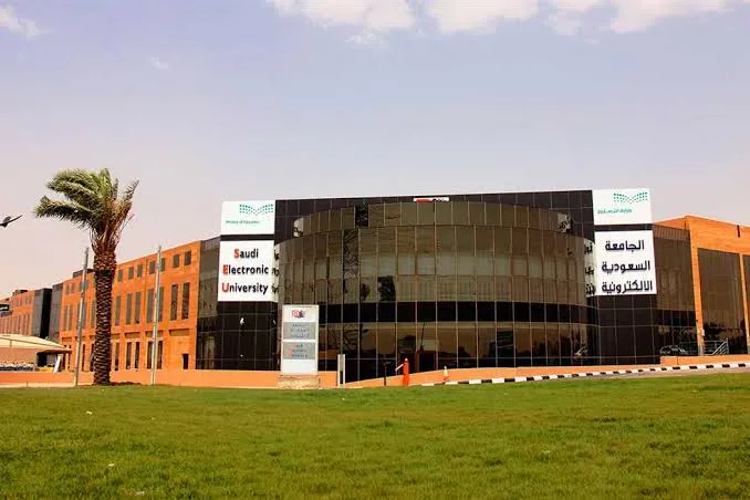 ما هي شروط القبول في الجامعة السعودية الإلكترونية وآلية تسجيل الدخول؟ .. التعليم يُجيب