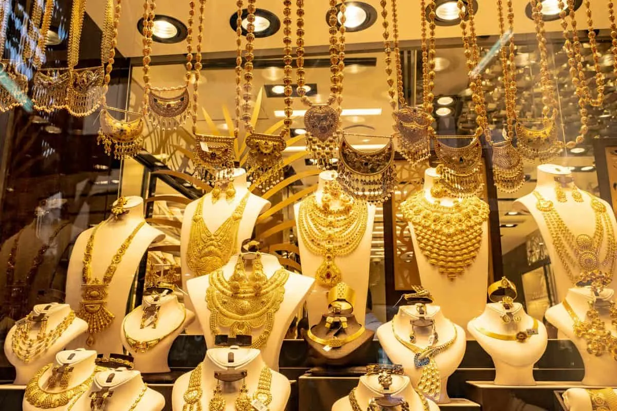 بعد قرار البنك المركزي.. مفاجأة في سعر جرام الذهب عيار 21 سعر الذهب اليوم السبت