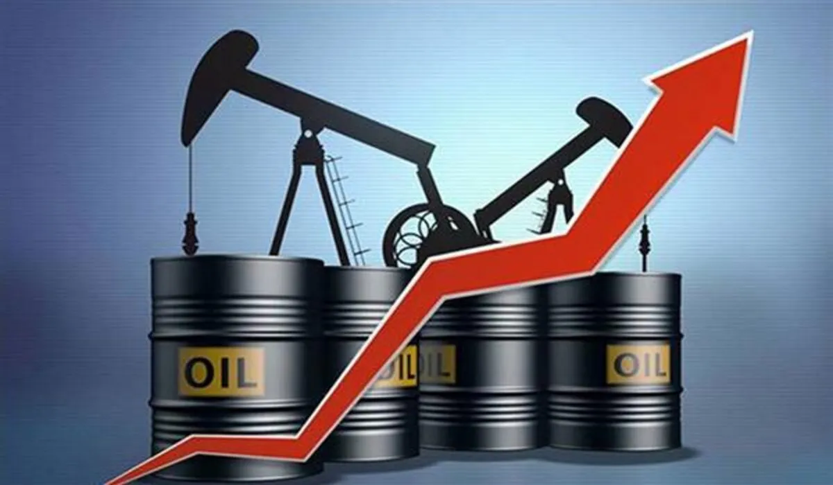 خبير اقتصادي يكشف أخر التوقعات حول ارتفاع أسعار النفط خلال الأسبوع الحالي بالتزامن مع تزايد الهجمات على السفن