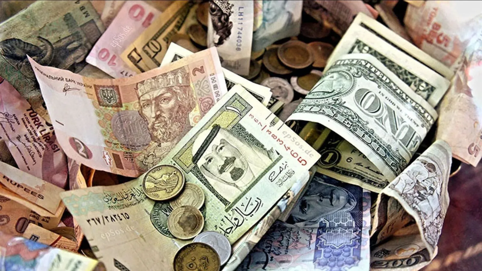 ما هي أسعار العملات البنك الأهلي اليوم الإثنين 12 فبراير 2024 بالمقارنة بالجنية المصري؟