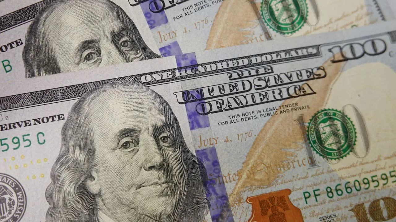 سعر الدولار اليوم في العراق السبت 13 يناير 2024 مع نهاية التعاملات مقابل الدينار