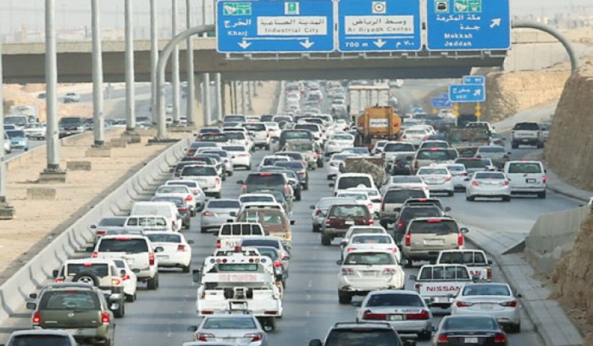 عاجل .. المرور السعودي يحذر من تجاوز السيارات بهذه الطريقة مما يتسبب في ازدحام مروري