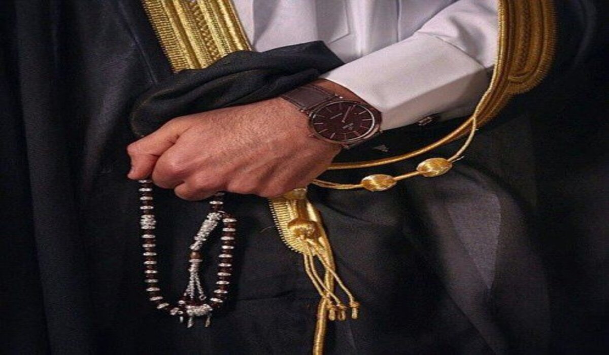 “قبل رمضان بأيام” .. وزير الشؤون الإسلامية والدعوة والإرشاد يصدر توجيه لـ مؤذني وأئمة المساجد بلبس البشت للصلاة