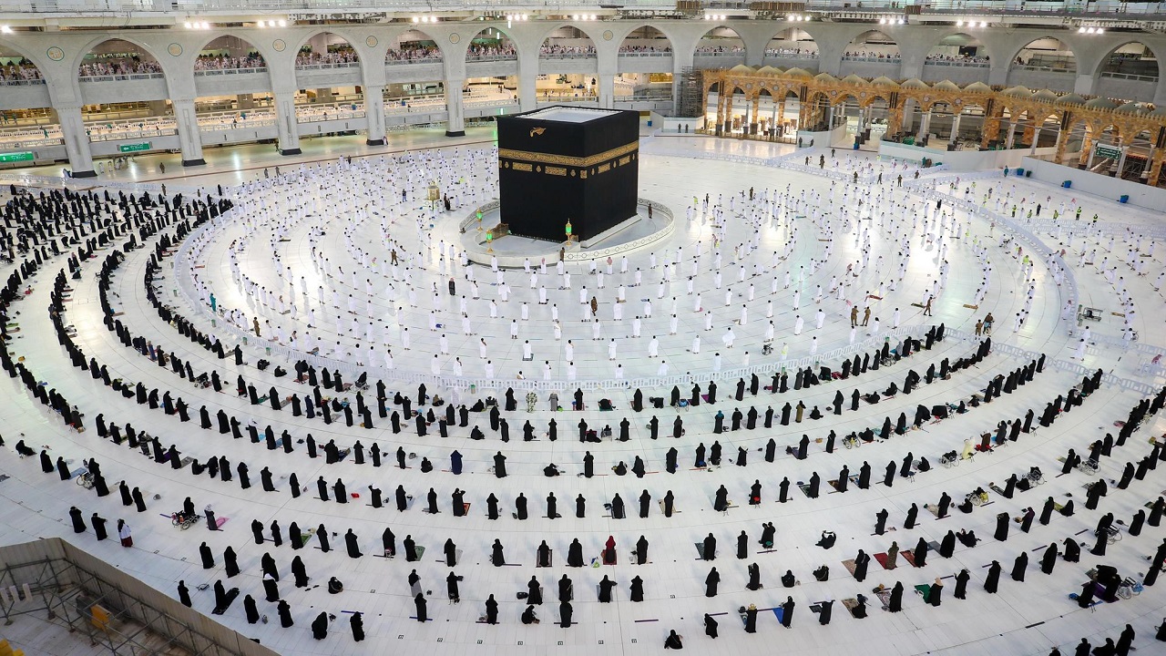 “شؤون المؤذنين” تكشف جدول أئمة الحرم المكي في التراويح والتهجد برمضان 1445