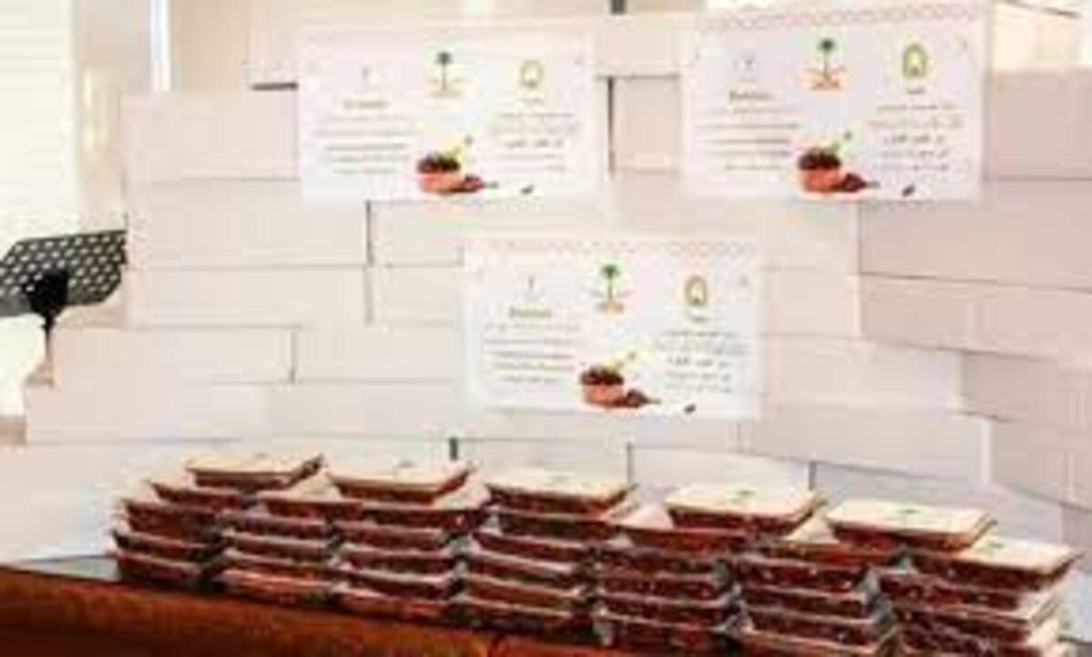 توزيع التمور وتفطير الصائمين بالجبل الأسود وفقا لبرنامج خادم الحرمين