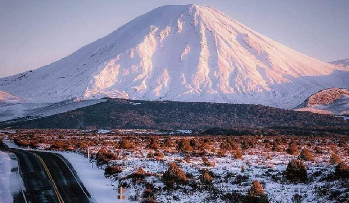 ماذا تعرف عن جبل اللوز الثلجي أحد أشهر جبال السعودية؟
