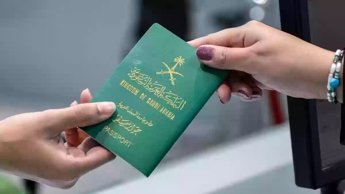 “الجوازات السعودية” تعيد التذكير بخدمة تجديد جواز السفر إلكترونياً لأفراد الأسرة