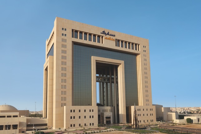 ما هي طريقة التقديم على وظائف سابك للخريجين من النساء والرجال؟