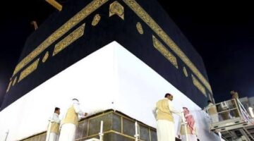 السعودية… رفع كسوة الكعبة استعدادًا لموسم الحج الجديد لعام 1445