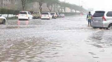 بسبب هطول أمطار غزيرة وتساقط البرد تعليق الدراسة الحضورية