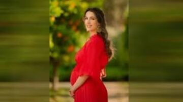 الصورة الأولى ل الأميرة رجوة الحسين أثناء فترة حملها