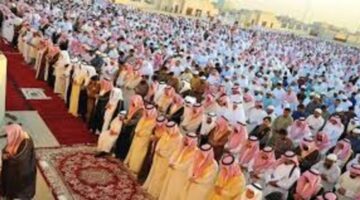 مواعيد الصلاة اليوم وفقا لتقويم أم القرى ومن إمامي صلاة العيد بالحرمين ؟
