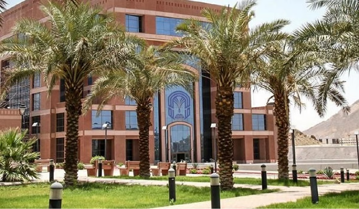 جامعة طيبة تصدر تنوية حول تأكيد القبول للطلاب المرشحين لمرحلتي الدبلوم والبكالوريوس لعام 1446