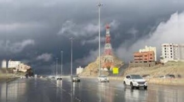 طقس المدينة المنورة اليوم .. سيول جارفة ورياح شديدة تهدد الحياة اليومية