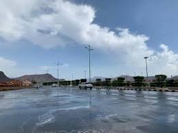عاجل ..شوارع جدة الان سيول وأمطار تغرق الشوارع  وتتلف عدداً هائلاً من السيارات