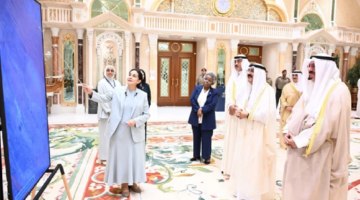 ردة فعل أمير الكويت على نطق مديرة القمر الصناعي الكويتي الخاطئ لمسمى صحراء الدهناء