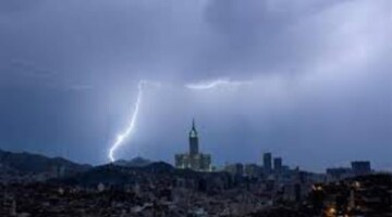 طقس مكة يشهد هطول أمطار غزيرة فى انحاء متفرقة