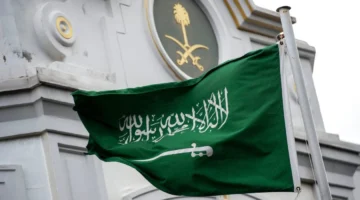 ما هي الحالات التي يتم فيها حظر إستخدام العلم السعودي أثناء اليوم الوطني؟