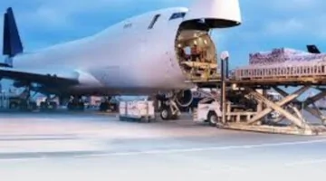 رئيس هيئة الترفيه يوثق نقل ثلاث طائرات ضمن فعاليات موسم الرياص