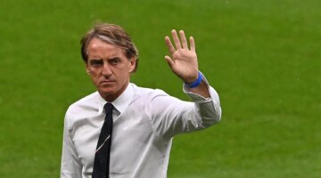 اقالة المدرب الإيطالي روبرتو مانشيني المدير الفني للمنتخب السعودي