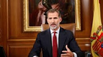 فيليب السادس ملك إسبانيا يزور بلدة بايبورتا المدمرة من الفيضانات فالنسيا