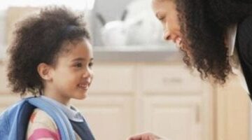 مع ارتفاع الحرارة وتقلب الطقس.. كم قطعة ملابس يحتاج طفلك؟