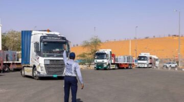 سلطات المملكة تضبط 8 شاحنات أجنبية مخالفة وتفرض عليها غرامة مالية بلغت 80 ألف ريال.