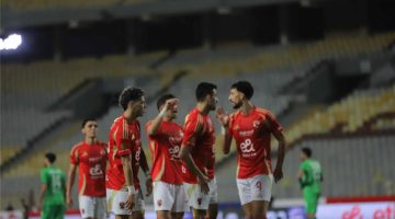 الأهلي يحرز فوزًا رباعيًا ساحقًا على المصري ويتصدر الدوري مؤقتًا