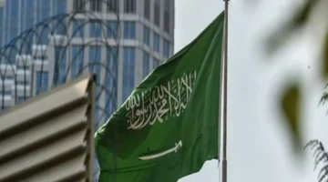 مفاجأة إيجابية.. السعودية تتخذ خطوة تاريخية بتقليص أيام العمل إلى 4 فقط أسبوعيًا!
