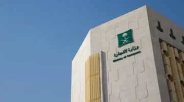وزارة التجارة تكشف مخالفات مواطنة “هند بوقري” ومقيمين بنغلادشيين في مكة وتعلن العقوبات الصادرة بحقهم
