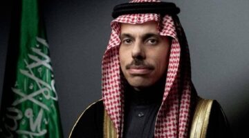 السعودية تستضيف نقاشًا حول تعزيز الدعم للقضية الفلسطينية مع نائب رئيس منظمة التحرير