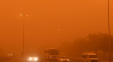 عواصف غبار ورياح نشطة تجتاح منطقة الرياض.. دليل على الأماكن والمواعيد المحددة!