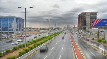 توقعات الطقس ليوم الخميس في المملكة: أمطار رعدية ورياح نشطة تؤثر على عدة مناطق.
